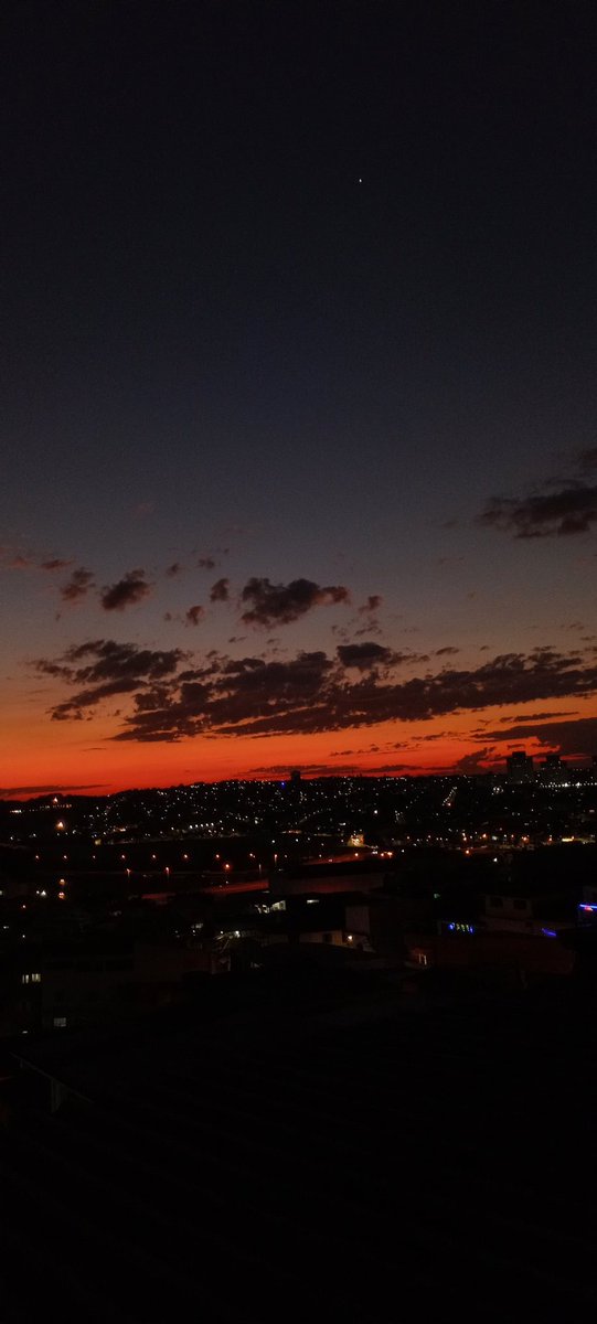 Isokinhaaa's tweet photo. O céu é poesia. https://t.co/FRMkREfUFM