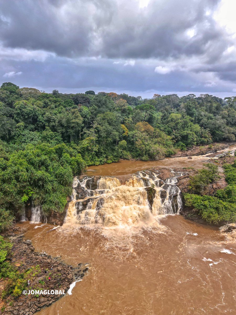 gioboyjoma's tweet photo. Liberia๐ฑ๐ท. SWIPE๐๐ฟ: #dji #nature #waterfall #djimavicair2s #liberia #visitliberia #libpositive #river #dronepilot #checkoutafrica #africa #westafrica #sunset #travelafrica #travelafrique https://t.co/6mQBbobg6V