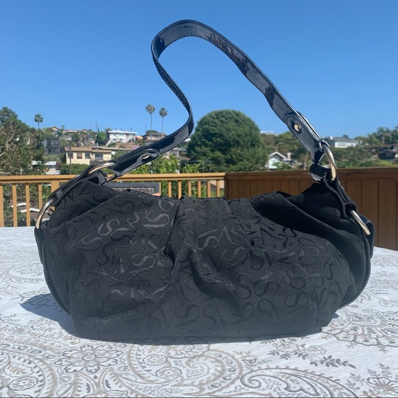 Bodyboards's tweet photo. So good I had to share! Check out all the items I'm loving on @Poshmarkapp from @BackwoodsSneaks #poshmark #fashion #style #shopmycloset #simplyveraverawang #freepeople #jordan: https://t.co/uJkM29pZyb https://t.co/qLo7YPWcgD