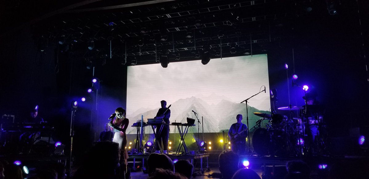 MobiusDripMusic's tweet photo. Seeing @si_bonobo this past weekend was unreal. It feels so refreshing to see your inspirations perform. And @NicoleMiglis was there!! She's one of my favorite singers ever (even though they have songs together, I was def not expecting her to be there). Truly amazing experience. https://t.co/qLWWTw6Odm
