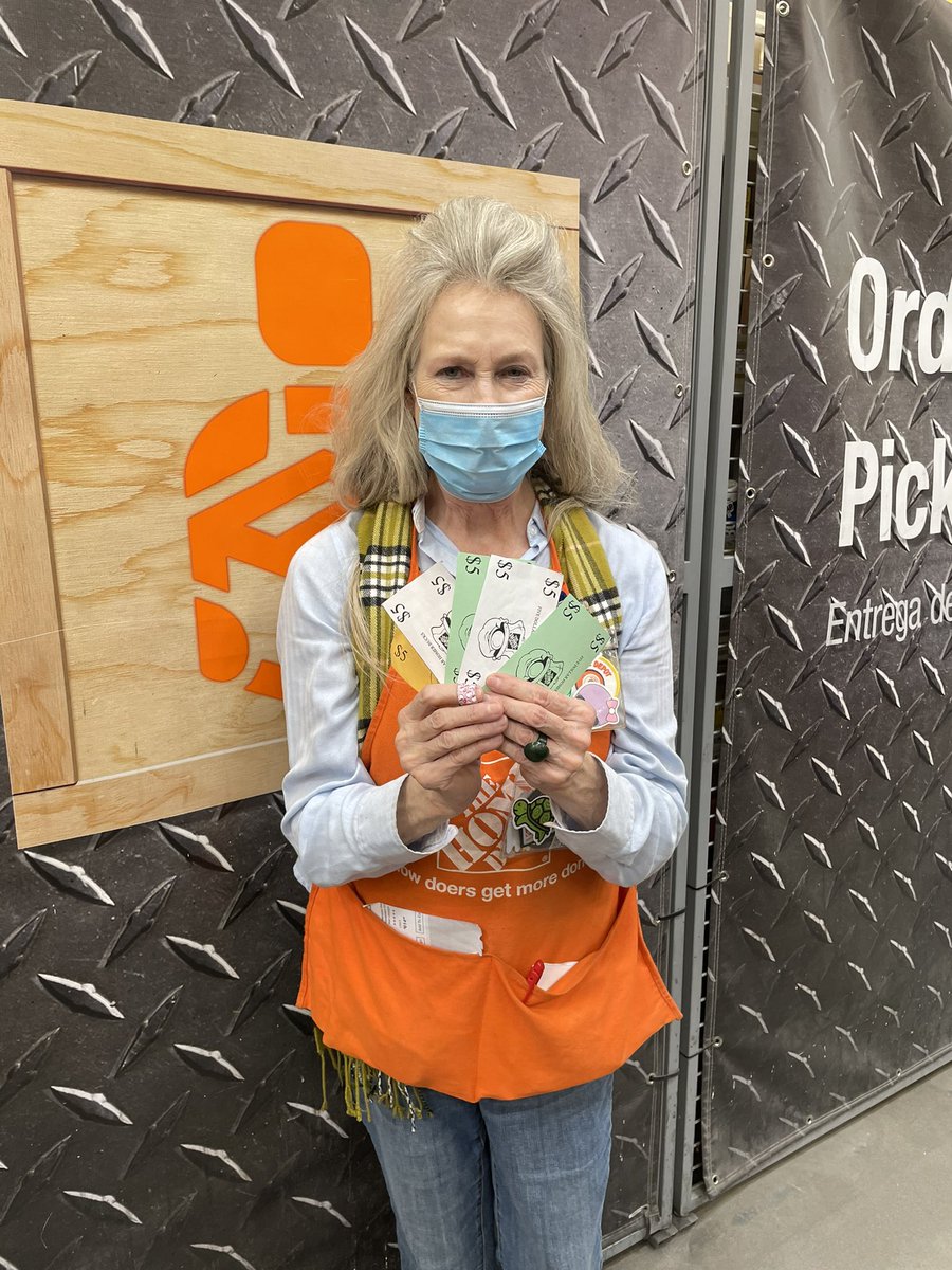 PeteRodriguez__'s tweet image. Recognizing associates on the floor for their participation with driving leads last week with Homer bucks, 17% Comp! 🔥🔥🔥

#PMDWinsWithServices 

@MattCramer179 @nickthd1 @DeniseB16513963 @flipflopstm