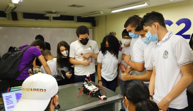 UninorteCO's tweet photo. #UninorteNoticia | Bachilleres conocen los laboratorios y fortalezas de @inguninorteco.

La División de Ingenierías desarrolló un Lab Tour en el que los estudiantes conocieron las oportunidades que ofrecen sus pregrados a nivel académico y profesional.

👉 https://t.co/inkr3ASXyl https://t.co/XaNh2YDKQk