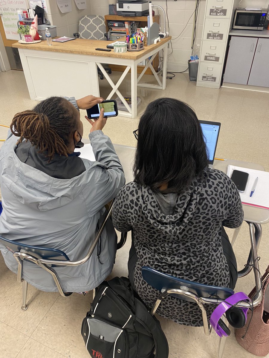 miss_hamlin's tweet photo. I had a blast teaching our fellow educators how to “Lock in Learning” with @_Heather_Jean ! They broke out of 5 different rooms and helped me find my missing folder full of tech tools to Lock in engagement! 🔒 This group was awesome! @TCBOE #STEAMByDesign #LeadingTheWay https://t.co/qafbuOX0vp