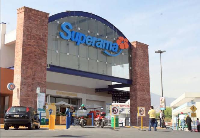 Mucha gente está diciendo muchas cosas sin sentido en esta red social sobre la decisión de <a href="/WalmartMexico/">walmartmexico</a> de convertir su marca 'Superama' en 'Walmart Express' y les quiero hacer un hilo pequeño para los chilangos y tapatíos que no entienden la decisión del supermercado.