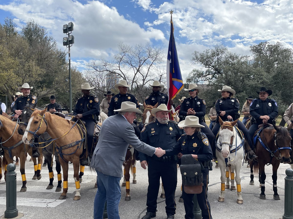 Secretary Scott was proud to accept invitations to <a href="/RODEOHOUSTON/">RODEOHOUSTON</a> 2022 from <a href="/HCSOMounted/">HCSO Mounted Patrol/Livestock</a> at the Texas Capitol today.

Thank you to the incredible men &amp; women who made the trip from Houston to Austin for the 73rd Annual Pony Express Ride, continuing a time-honored #Texas tradition!