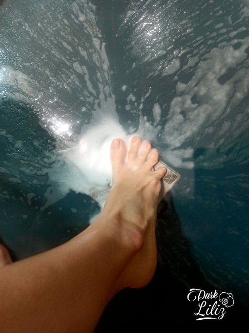 I like to feel the foam between my fingers... 🖤👇You can see my videos here 👇🖤 https://t.co/9EXEvSVAE9  #Feetnatural<a href="/tag/legs"class="tags"><span>#legs</span></a><a href="/tag/feet"class="tags"><span>#feet</span></a><a href="/tag/feetworld"class="tags"><span>#feetworld</span></a><a href="/tag/showergirl"class="tags"><span>#showergirl</span></a><a href="/tag/feet4sale"class="tags"><span>#feet4sale</span></a>