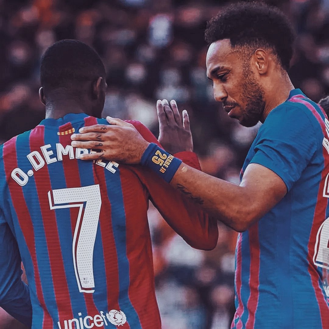 MeninaCule's tweet photo. 🗣️ Aubameyang, via MD:

"É muito especial voltar a jogar com Dembélé, pois tivemos um grande ano no Dortmund e ele é um jogador incrível. Ele me mandou mensagem para saber se eu viria. Estou feliz que ele esteja aqui, quando cheguei disse a ele 'você tem que ficar, cara' (risos)" https://t.co/4OereUWJ5F