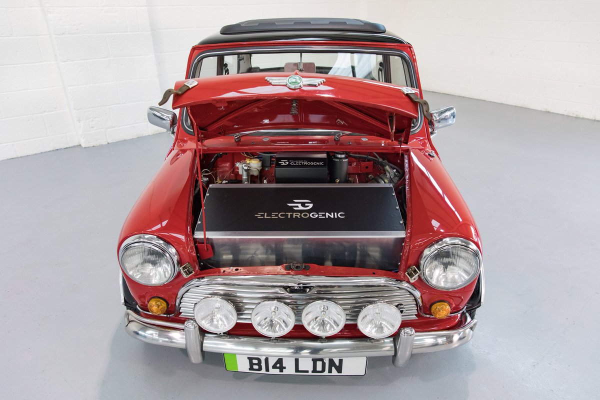 ElectrogenicREV's tweet image. ⚡Electric Classic Mini⚡
 
⚡Hyper 9 80kW motor
⚡5 speed gearbox
⚡Original dials repurposed

Full tech details in our video on our YouTube channel - Electrogenic REV 

#ZeroEmissions #EVConversion #ElectricMini