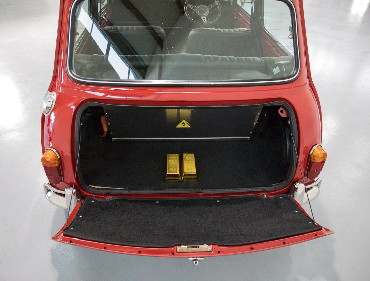 ElectrogenicREV's tweet image. ⚡Electric Classic Mini⚡
 
⚡Hyper 9 80kW motor
⚡5 speed gearbox
⚡Original dials repurposed

Full tech details in our video on our YouTube channel - Electrogenic REV 

#ZeroEmissions #EVConversion #ElectricMini