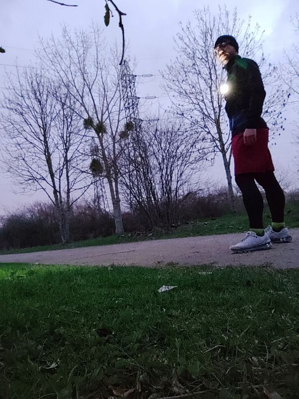 lmoustik_60's tweet photo. Petite sortie a la tombée de la nuit. On ne lâche rien même si la préparation #marathonnantes ne commence que maintenant pour moi.
Bonne soirée Twitter
#running #runner #gayrunner #marathon #gayparis #frenchrunner #runinparis https://t.co/d5IPKABeVR