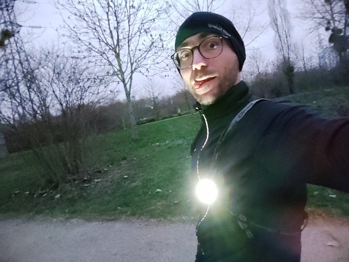 lmoustik_60's tweet photo. Petite sortie a la tombée de la nuit. On ne lâche rien même si la préparation #marathonnantes ne commence que maintenant pour moi.
Bonne soirée Twitter
#running #runner #gayrunner #marathon #gayparis #frenchrunner #runinparis https://t.co/d5IPKABeVR