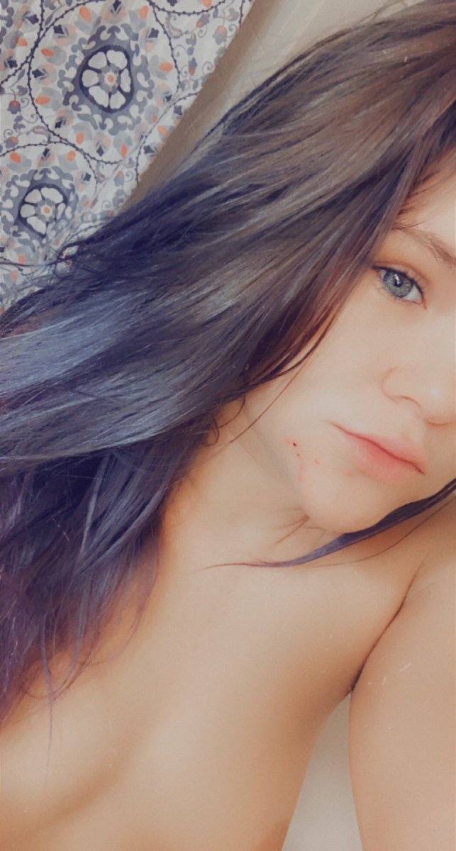 Amandachrkst's tweet photo. I’m bored need some subscribers on my onlyfans https://t.co/mLaD3iiTzg