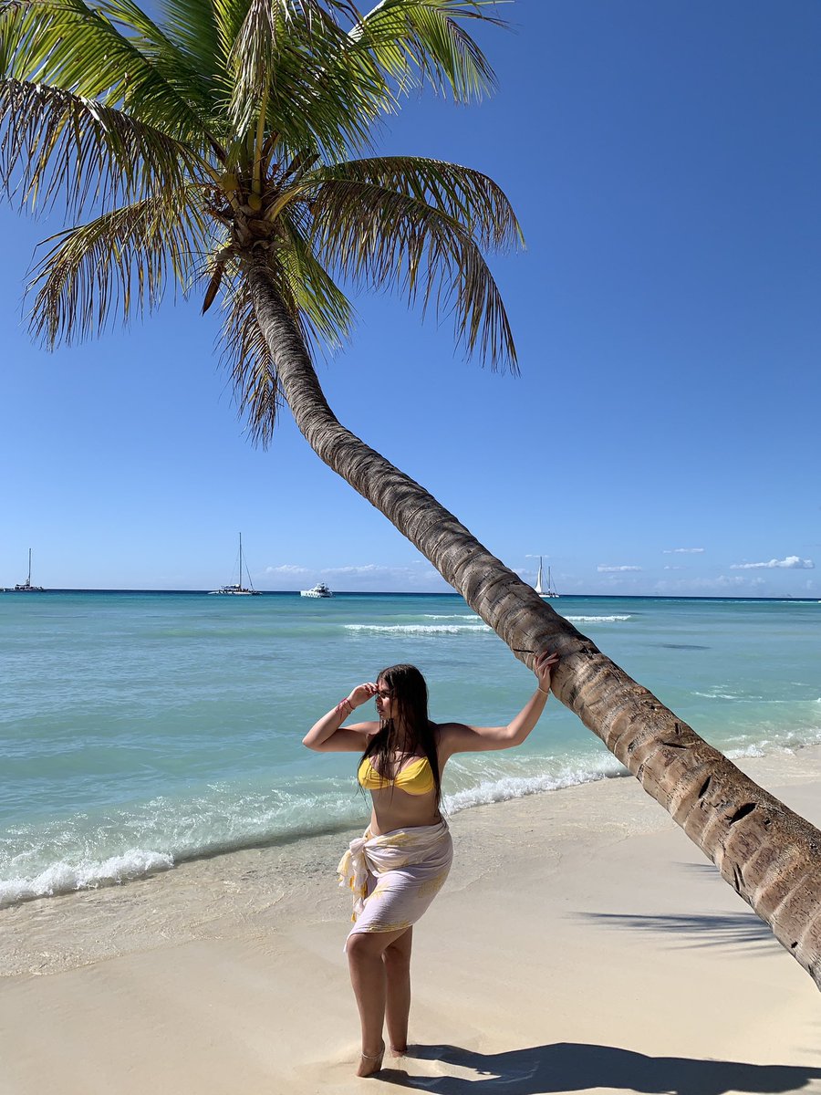 jadeklff's tweet photo. vu que ça fait longtemps que j’ai pas posté ici, cadeau : moi en République Dominicaine 🧜🏽‍♀️ https://t.co/KEpti8HStV