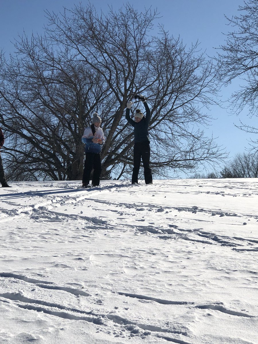 RenaeA's tweet photo. Great day with the Fam at Tyandaga golf course playing Frisbee golf ⛳️🎯 #Burlon https://t.co/F7JchvcEVm