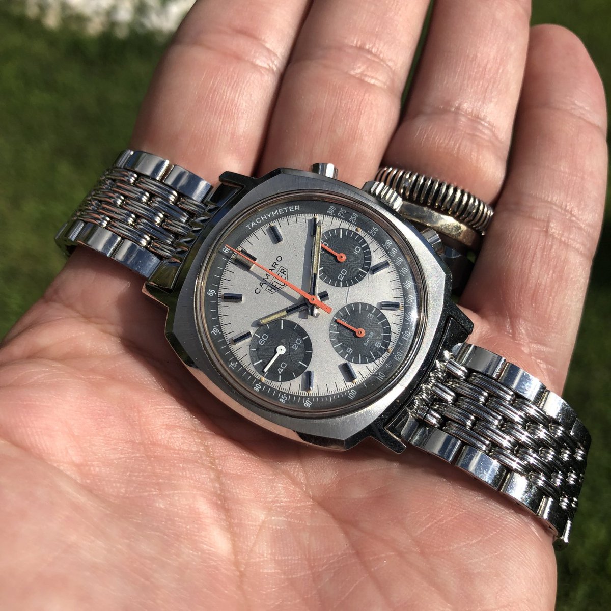 Blappy_NFT's tweet photo. @danielgothits Looks like a vintage Heuer Camaro Chronograph with Argentato (silver) face https://t.co/3d6HPiXbKU