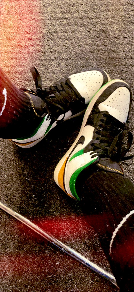 that_gurrrrrl's tweet photo. When you turn a pair of your good shoes into work shoes 😩 #Hustler #Grinder #Workacholic https://t.co/XmQEl7Zt7a