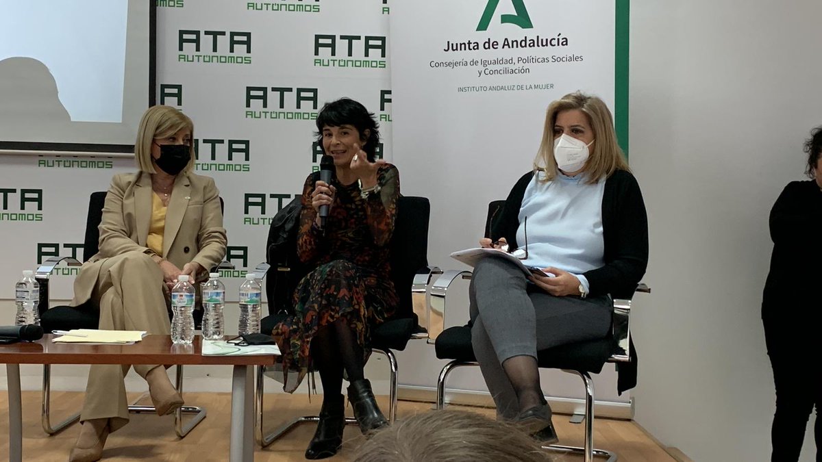 Gracias a ATA Andalucía ⁦<a href="/autonomosata/">Fed. Autónomos 𝗔𝗧𝗔</a>⁩ y al ⁦<a href="/IAMJunta/">Instituto Andaluz de la Mujer</a>⁩, por mi invitación a la jornada de hoy: Mujeres Autónomas. Capacidad de romper estereotipos. Un placer compartir experiencias con Blanca Fdz y Rocío Rguez, referentes en el mundo d la óptica y la abogacía.