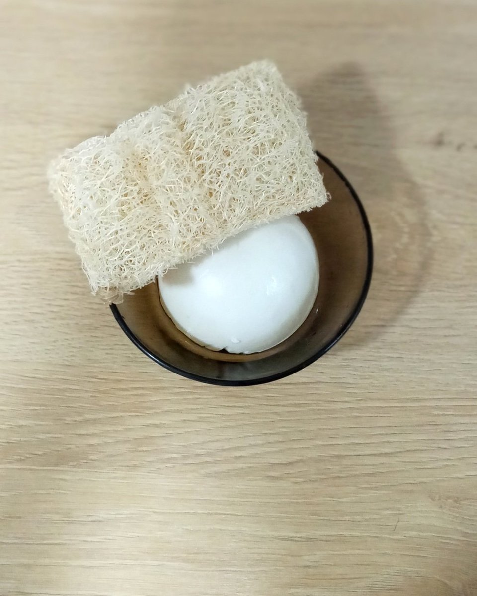 🍨 No es una bola de helado, es mi nuevo lavavajillas sólido de @dichayhecho🧴🍽️🌿😁

Sostenible, sin tóxicos y cero plásticos. Quien lo acompaña es mi estropajo de luffa, compostable y mucho más duradero que uno convencional.

Fregar sin ensuciar el medioambiente es posible! 😊