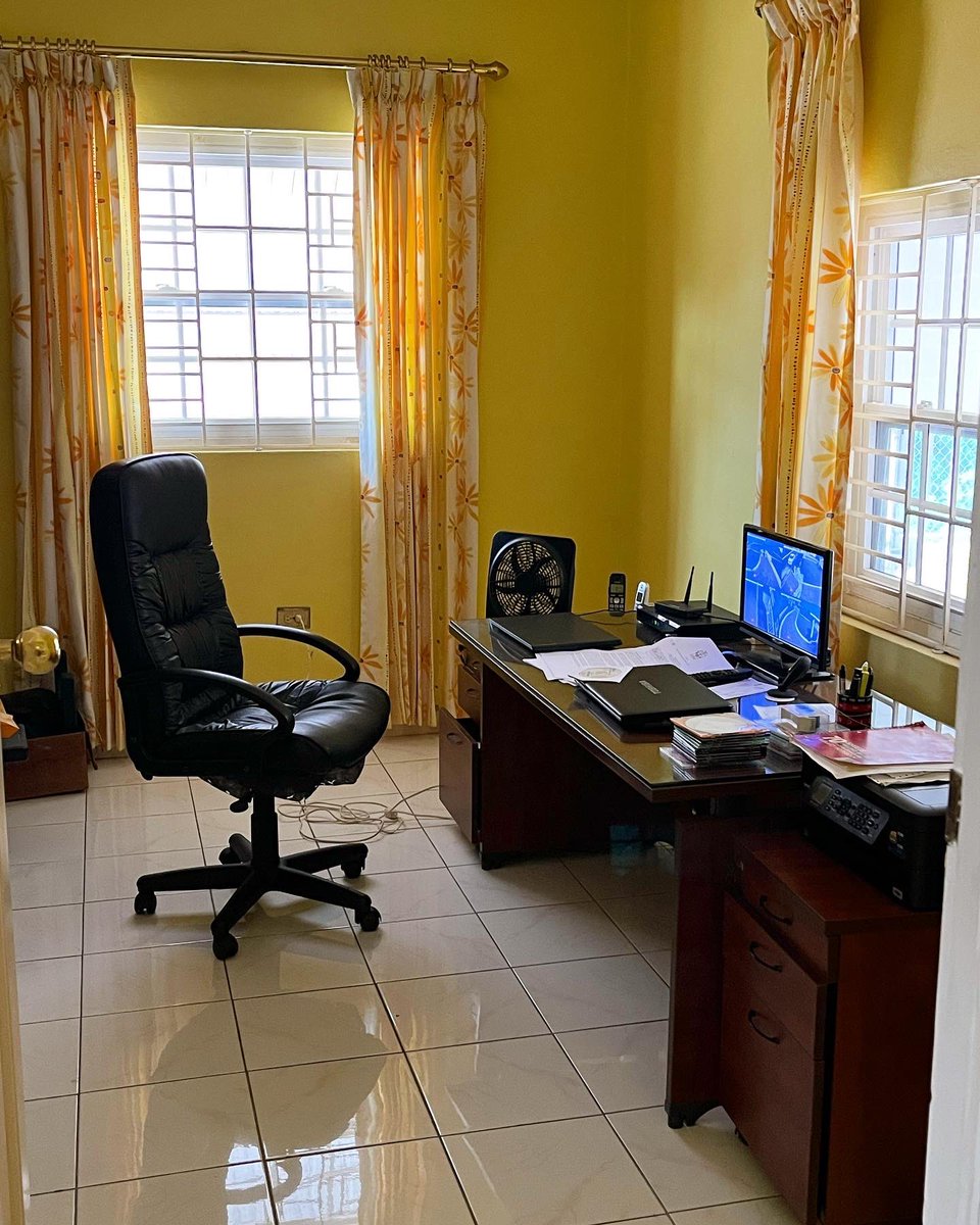SashaRealtor's tweet photo. Check out the lovely home office, a must in these times. https://t.co/w6PqaDMQpL