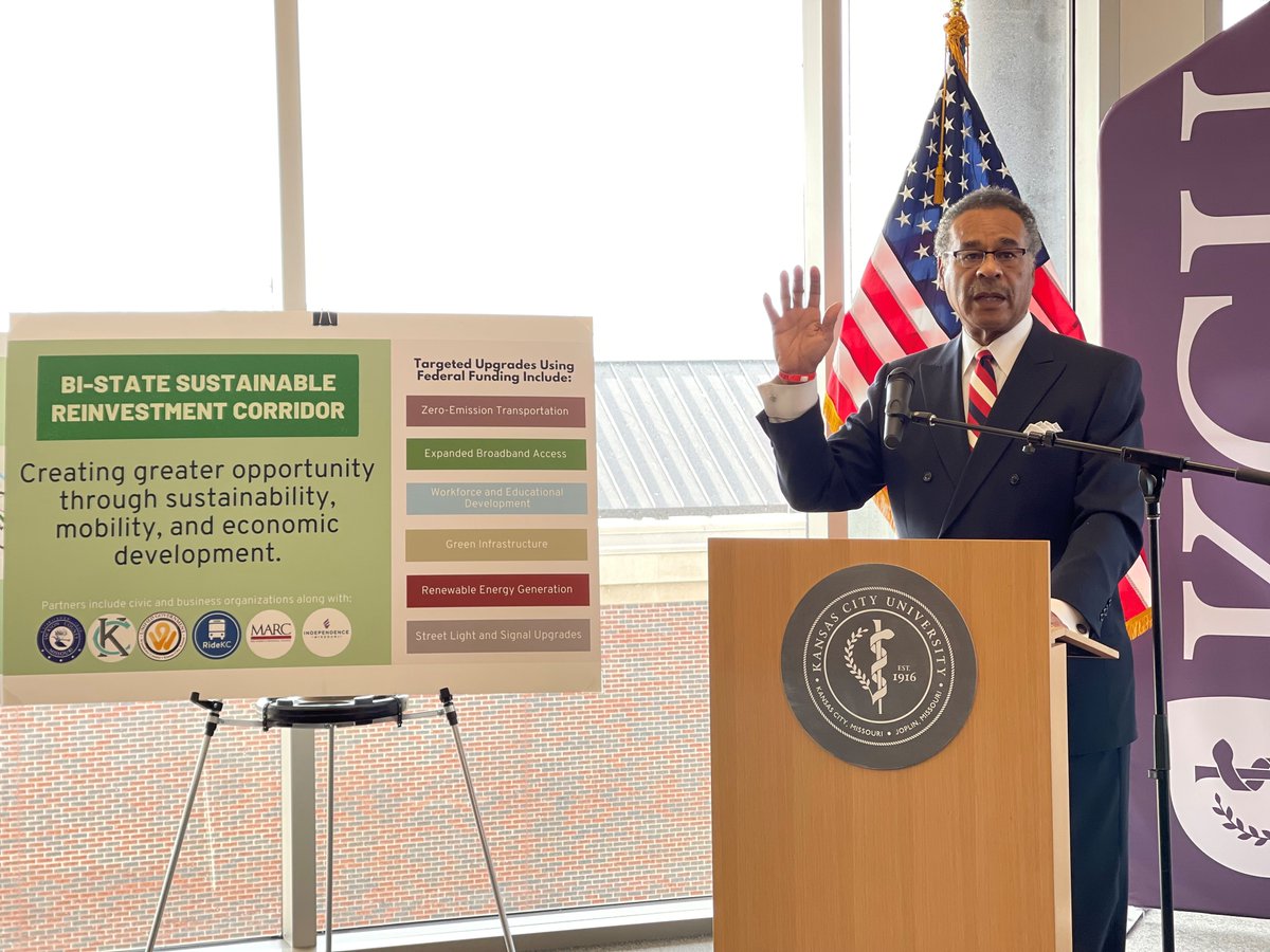 repcleaver's tweet photo. “We are stronger as a collective than we are as individual jurisdictions.”

Proud to join @RepDavids, @CityOfIndepMO, @JacksonCountyMO, @KCMO, @UnifiedGovt to announce plans for the Bi-State Sustainable Reinvestment Corridor, a collaborative, green infrastructure initiative. https://t.co/aCVUyuis80