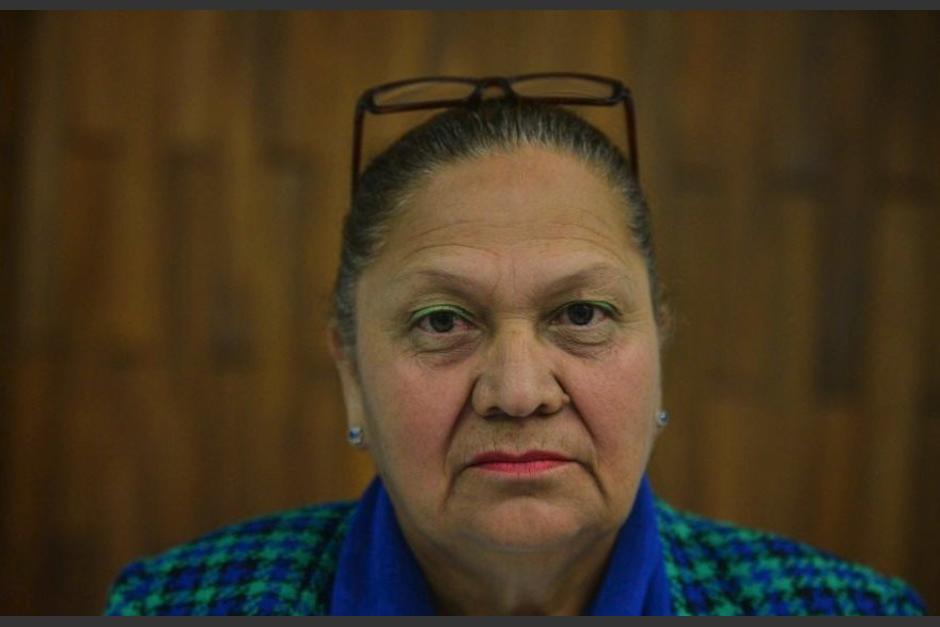 soy_502's tweet photo. 🔔 CON MENSAJERO ⎮Consuelo Porras presenta documentación en busca de reelegirse como jefa del MP

La actual Fiscal General no acudió personalmente. Envió a un mensajero. 

Así llegó su expediente:

https://t.co/ik7xxr95z2 https://t.co/TuU3b7g2Zn
