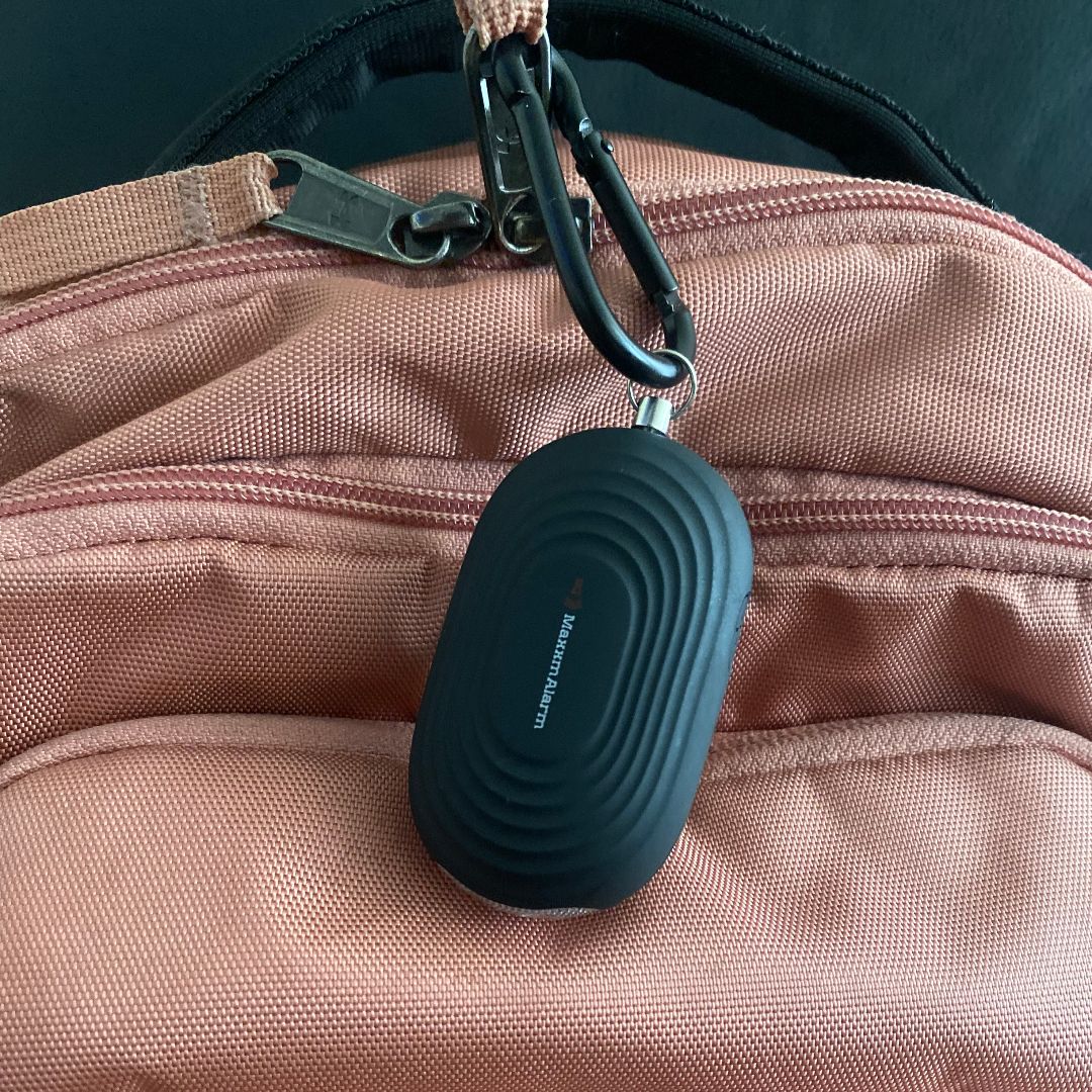MaxxmAlarm's tweet photo. Prevent package and mail theft by signing up for tracking notifications and picking them up as soon as possible! Not able to pick packages up quickly? Consider having your packages delivered to a secure location like a pick-up locker or your workplace.
#MaxxmAlarm #SafetyTip https://t.co/hQAZIz15mZ