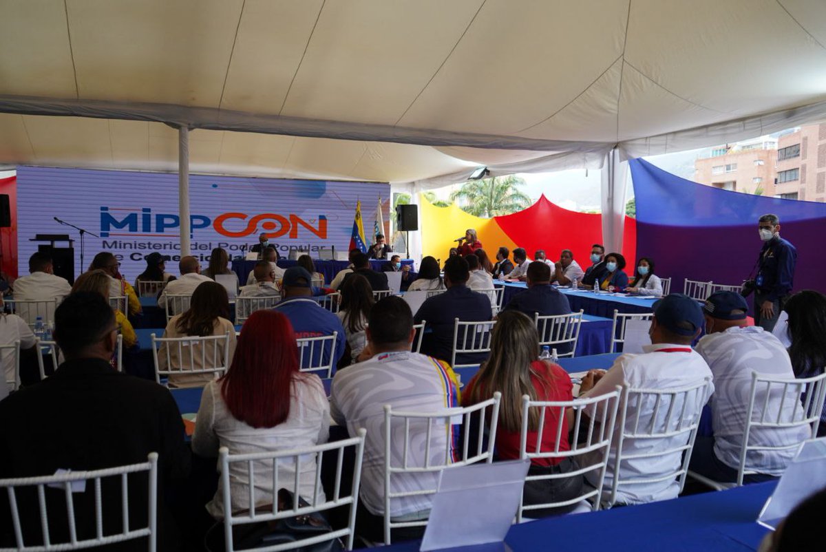 #21Feb Realizamos reunión de trabajo con el equipo de Directores Generales y Regionales, también, con los Coordinadores Regionales de los organismos adscritos al @mincomercioven

#LaCovidNoEsJuego