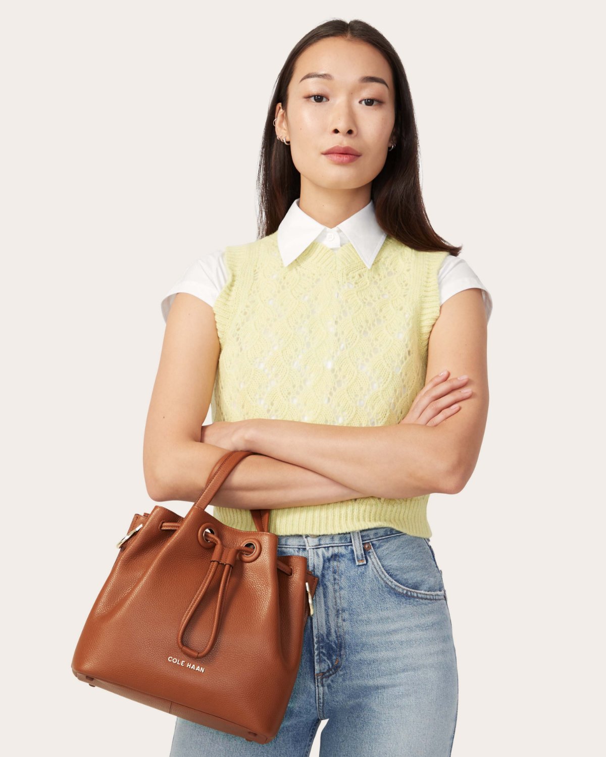 Cole Haan on X Structured with the perfect amount of slouch the roomy Grand Ambition Bucket Bag features a crossbody strap for hands free convenience. https t aZ3fpwnyji https t UG9kcEPo4x X