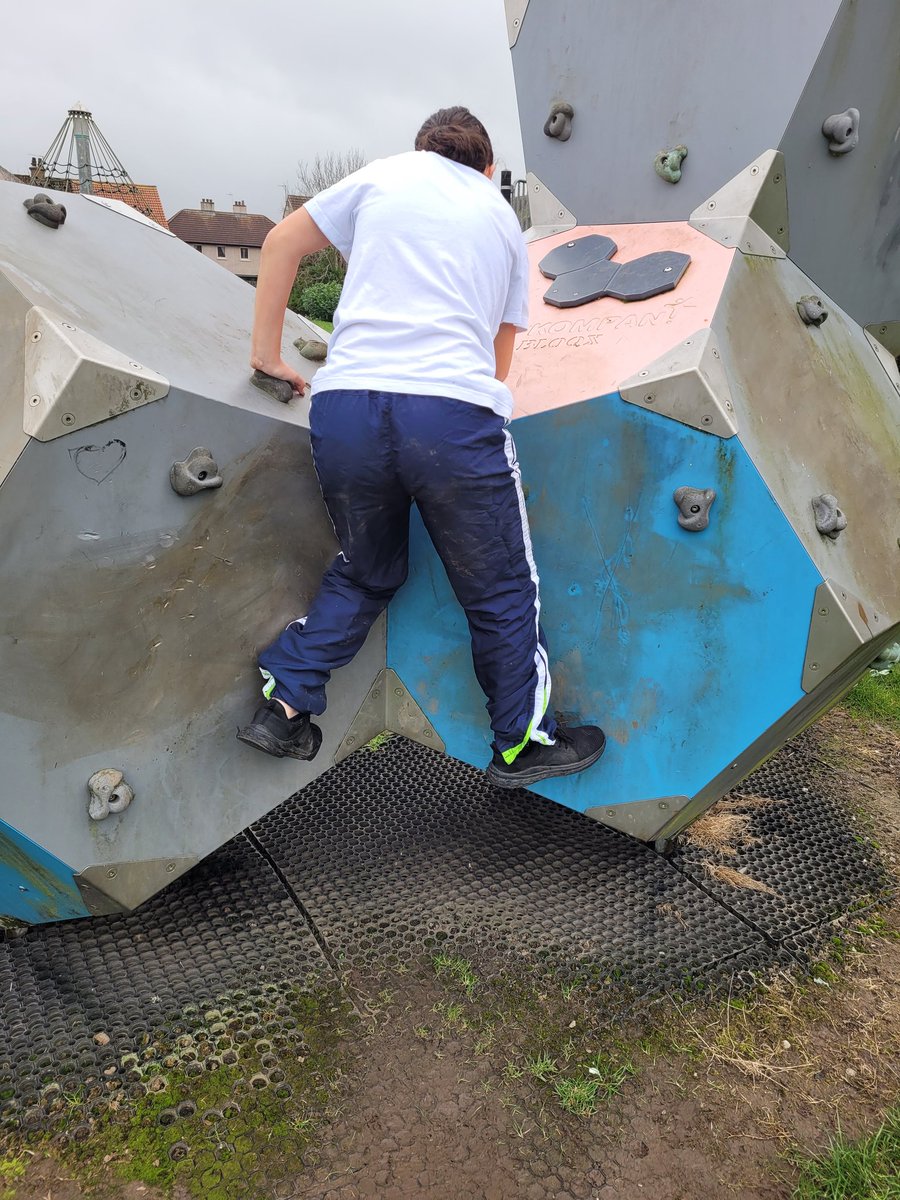 MissReillyIWBS's tweet photo. C loves a bit of adventurous play. This type of play can support the development of our vestibular and proprioceptive systems, as well as helping learners to assess and mitigate risk, AND self-regulate. Not to mention the sense of achievement! @IWBSFalkirk #regulationstrategies https://t.co/30yJZ9reCO