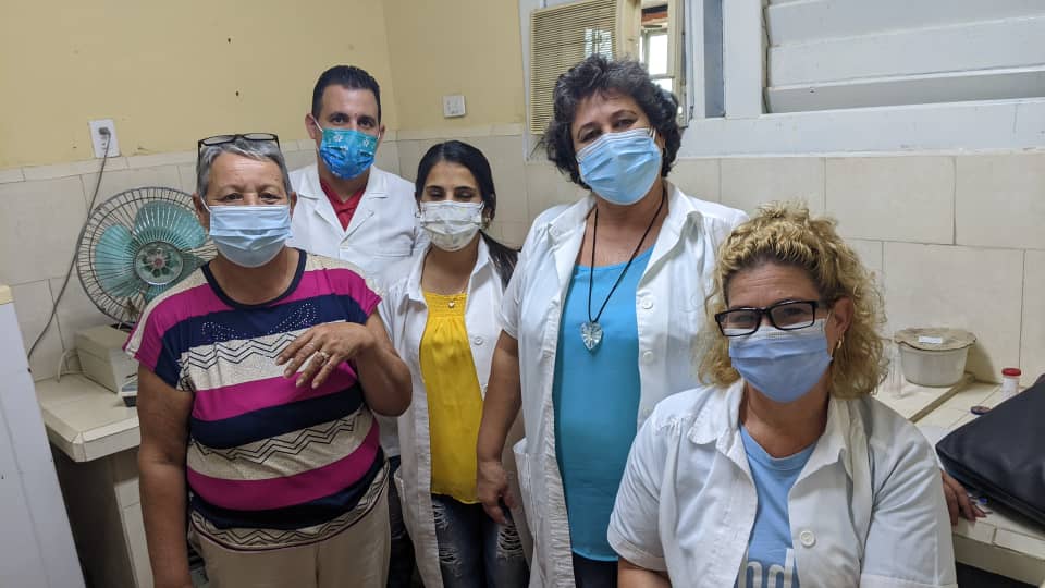 Aplican en el municipio de #Viñales la vacuna cubana #Abdala y el candidato vacunal #Mambisa a seis convalecientes a la #COVID19 con al menos dos meses de haber sido dados de alta y que no hayan recibido anteriormente inmunógeno #PinardelRíoPorLaVida #CubaPorLaVida #CubaVive