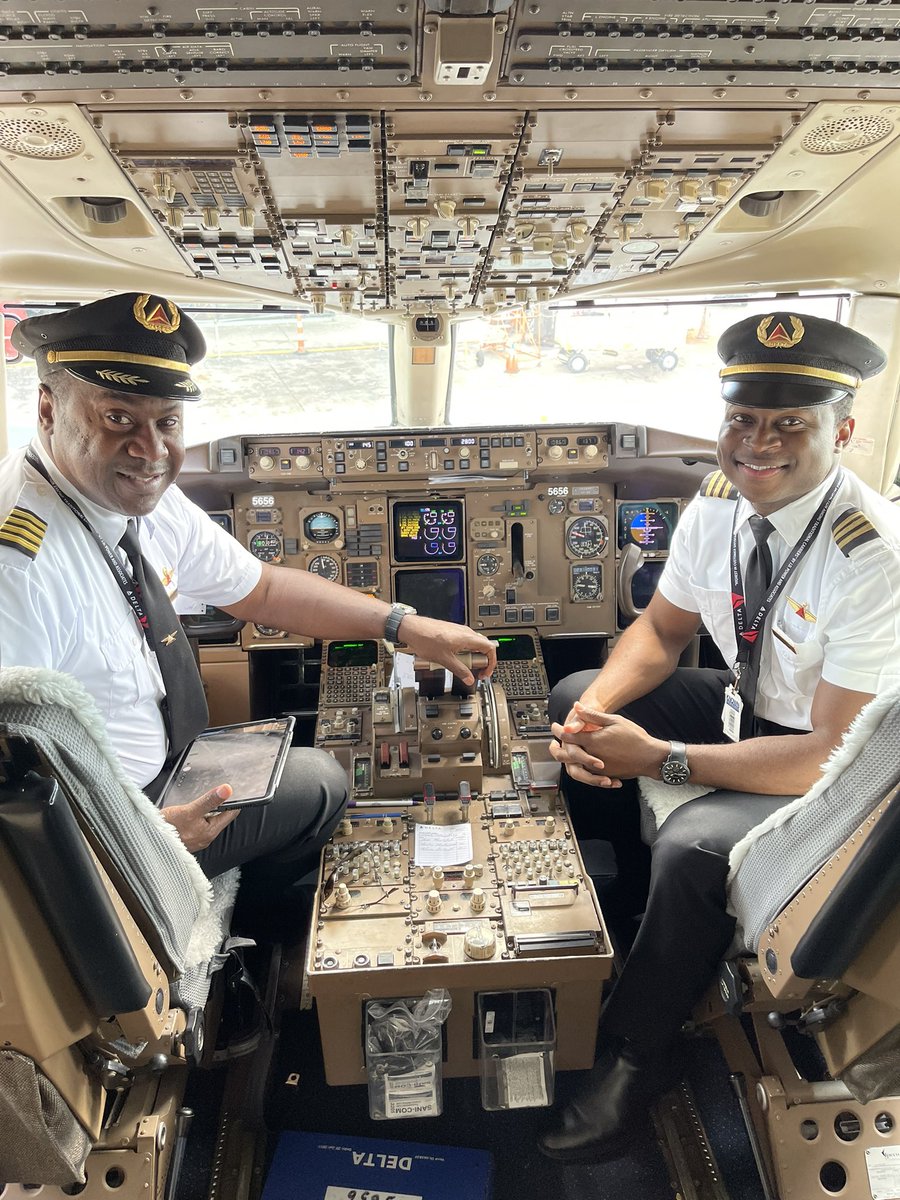 This is a first for me in my career at Delta. Jamaican crew up front today! Such a honor especially during Black History Month ✊🏾#BlackPilots #Rare 🇯🇲