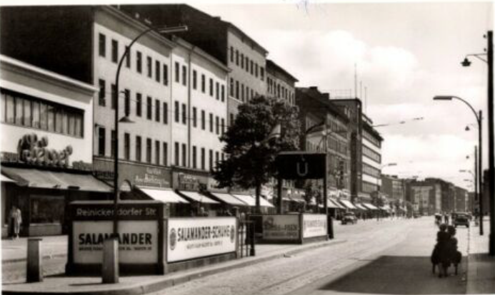 JewishArchitec1's tweet photo. Wir sehen den U-Bahnhof Reinickendorfer Straße an der Chausseestraße. Noch #Wedding, vermutlich eine Aufnahme aus den späten 1940er oder früher 1950er Jahren. Wer weis mehr? #BVG #Berlin #Leiser https://t.co/WbtDAThVHL