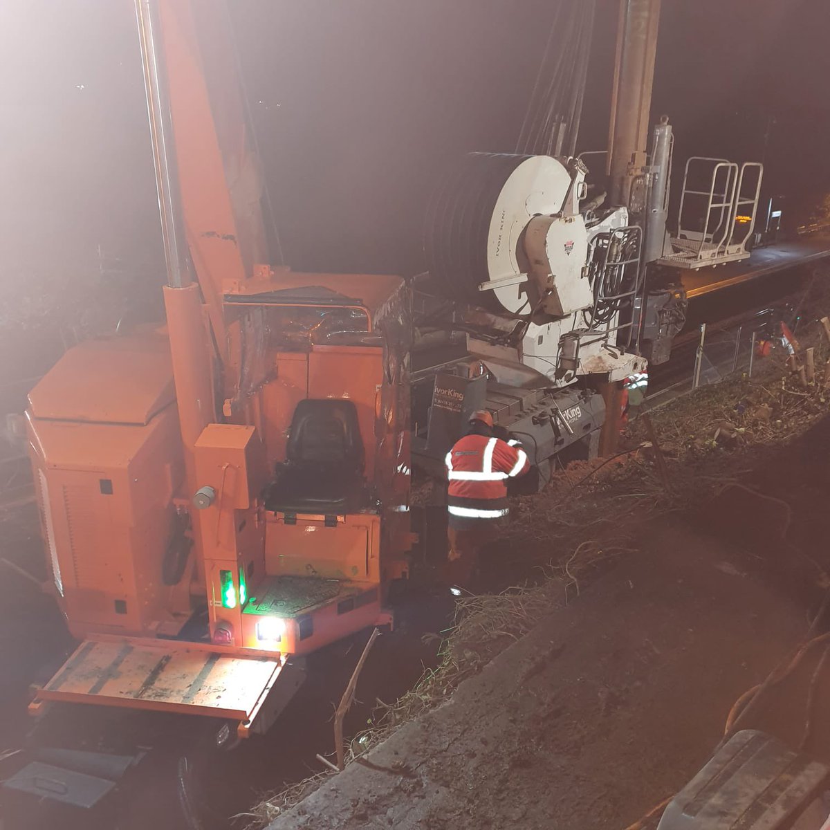 We work day or night for our customers and all weekend too when required. Here we are busy in Liverpool with our #Giken CB2 #ClampCrane servicing a #Giken ECO700S #SuperCrush #SilentPiler alongside a railway line during a possession for <a href="/JNPilingLtd/">J N Piling Ltd</a>