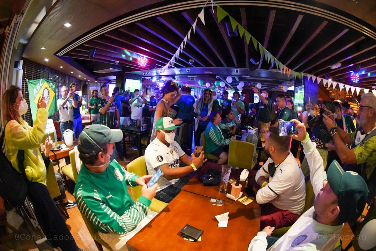 ConsulSEPDubai's tweet photo. Palmeiras Day em Dubai!!! Fotos saindo do forno! https://t.co/EBmXwNKLmm