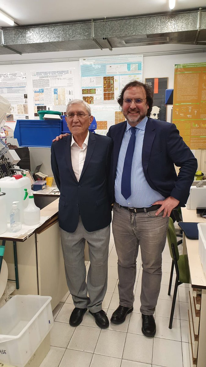 FdeCastroS's tweet photo. Con #WashintonBuño se va un pedazo grande de la moderna #Neurociencia.Gran científico+gran persona,siempre construyendo en positivo...y su propia #escuela @LabAraque @GertruPereaLab @llinas_marta Descanse en Paz.Aquí impartiendo su #MemoriaViva @SENC_ y recuerdo reciente en @rne https://t.co/JA9tr6NBPO