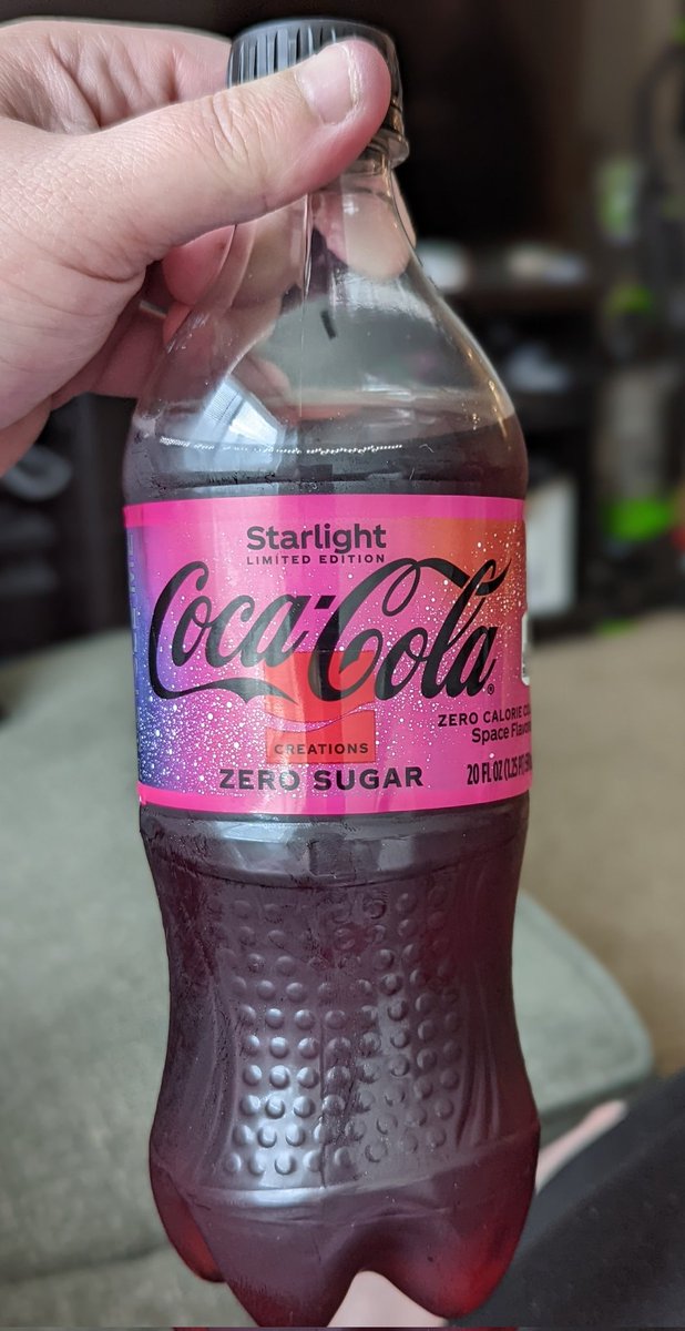 What does space taste like? .. Well.. Sort of like raspberry.. Or cotton candy... Or vanilla.. With the cooling sensation of mint.. But not minty. Confusing. Fun. Also, it's red.

 I dig it. 9/10 for me.

#cocacolastarlight #CocaCola