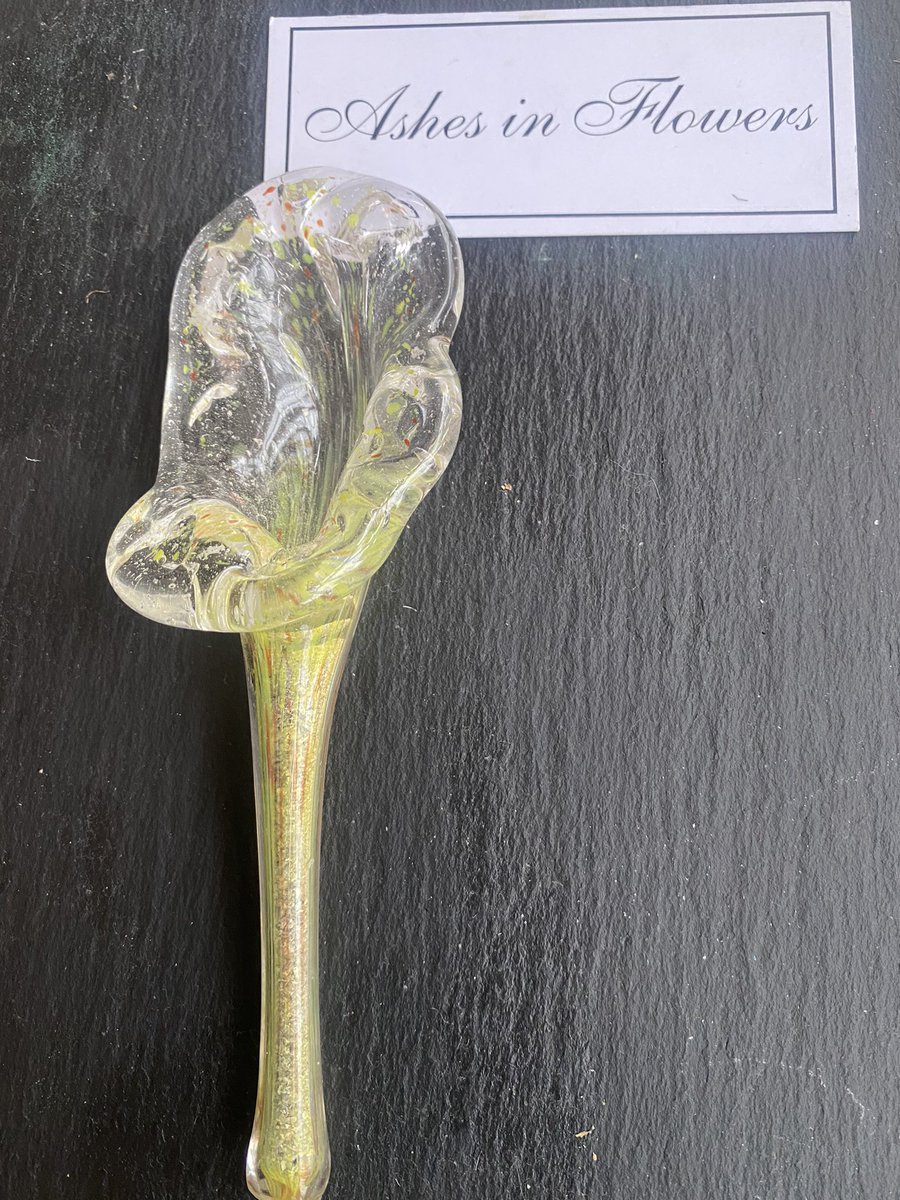 MarkRoom2's tweet photo. Ashes in flowers a small amount of a loved ones ashes sealed in a genuine Stourbridge Glass Flower available in a colour(s) of your choice samples foc to funeral directors #memorialglass #glass #stourbridgeglass https://t.co/0N1zKCHFIz
