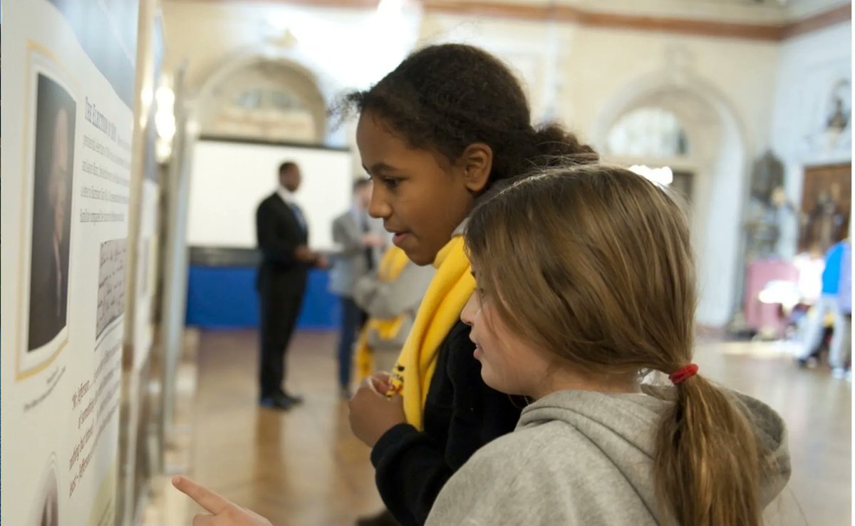 edreform's tweet photo. A 2019 study @APPCPenn found that only 39% of Americans could name all three branches of our federal government.
This #PresidentsDay, brush up on history and learn more about power of the Executive Branch using the searchable #WhyAmerica Database. https://t.co/pzBL65ZjHn https://t.co/UUuEHZNgtH