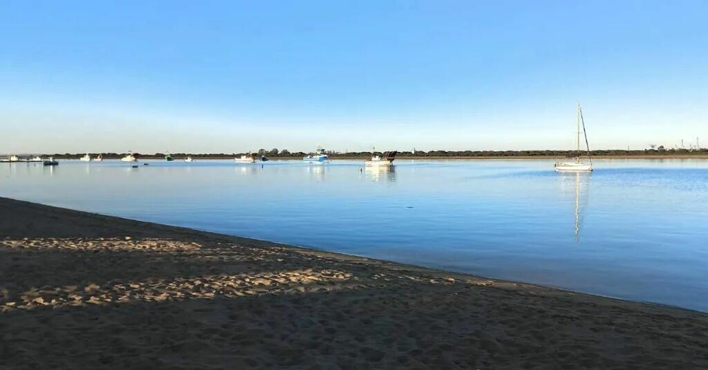 Hoy de paseo por el #padeodelaria #puntaumbria #huelvagram #huelva

Un paseo con nuestra amiga  @mlc_1986