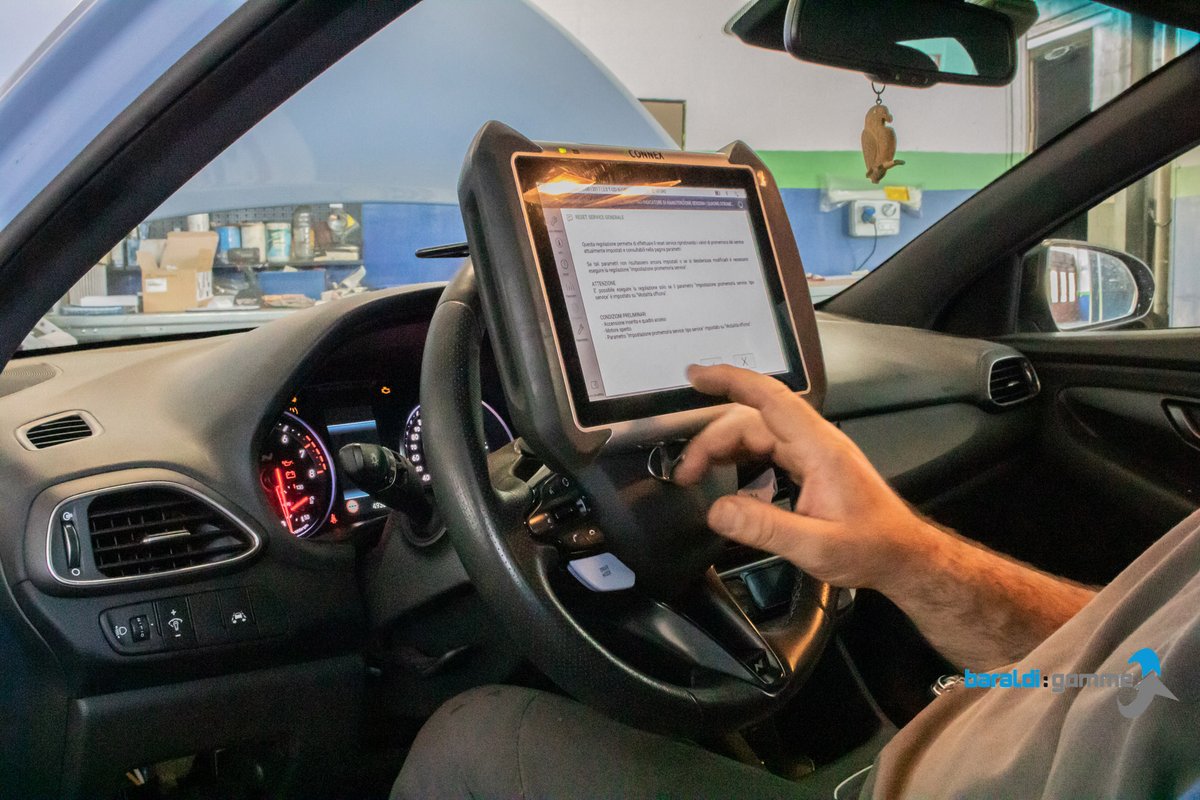 BaraldiGomme's tweet photo. Problemi di elettronica? Grazie alla nostra strumentazione di diagnostica riusciamo a fornirti risposte precise e ad intervenire.

Prenota il tuo appuntamento da Baraldi Gomme 🚗🔧

📞 Chiamaci per maggiori informazioni allo 0376 467270📞

#auto #news #sicurezza #ontheroad https://t.co/4jbfSJu0Ap