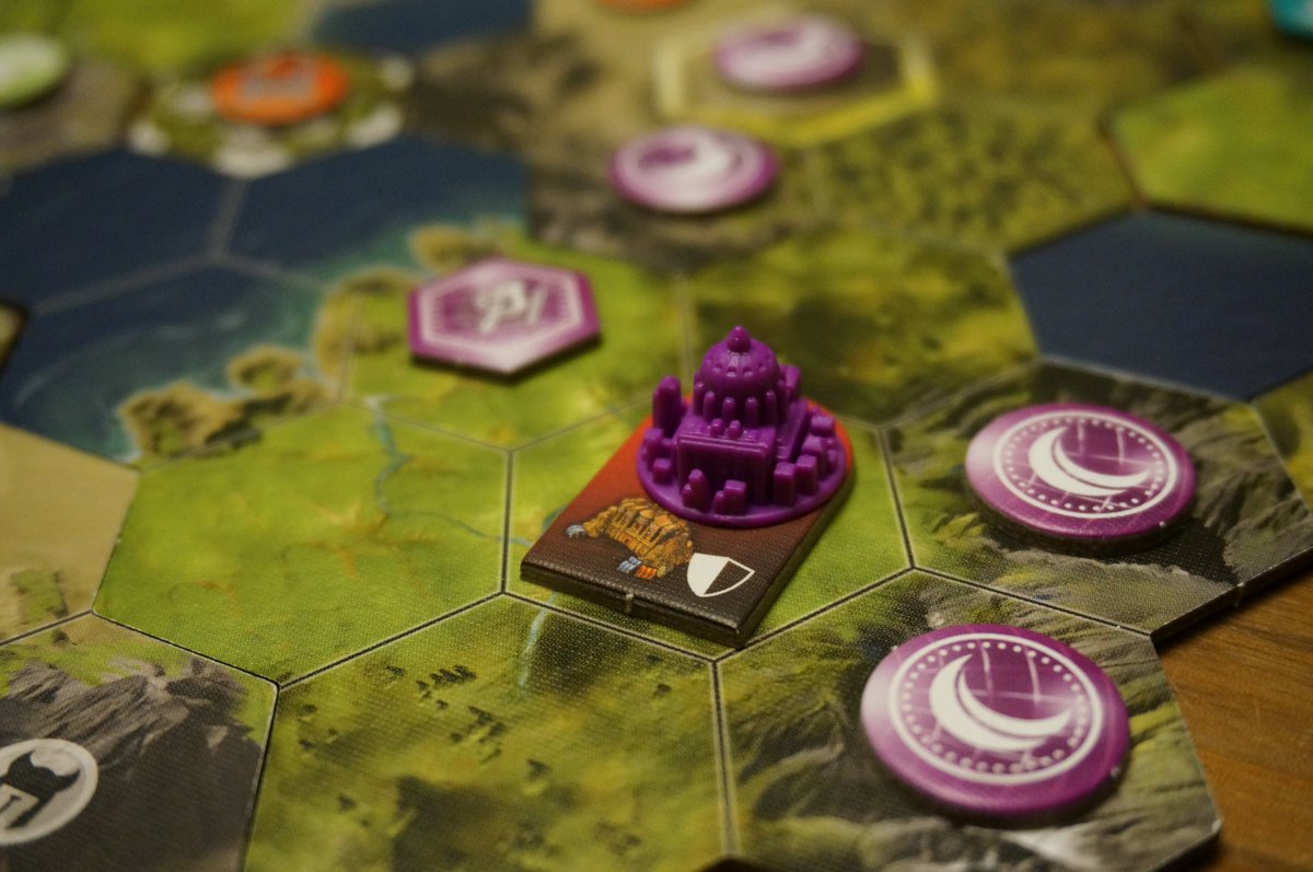 spelpaleis's tweet photo. Civilization: a New Dawn from @FFGames. I lost wonderfully from my first time playing wife. https://t.co/uAMzOJBXMd