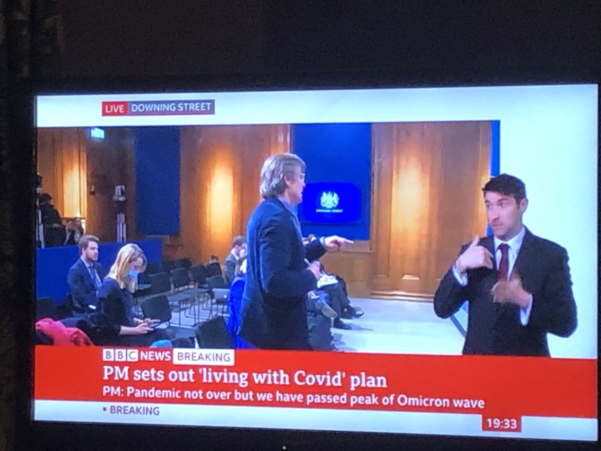 This drives me nuts….POLITICAL journos asking POLITICAL questions re Ukraine in #DowningStreetBriefing when the issue is a pandemic with CMO & CSO are at the podium (& have been hidden for weeks!) ….need to be HEALTH journos in the room 🤬🤬🤬🤬