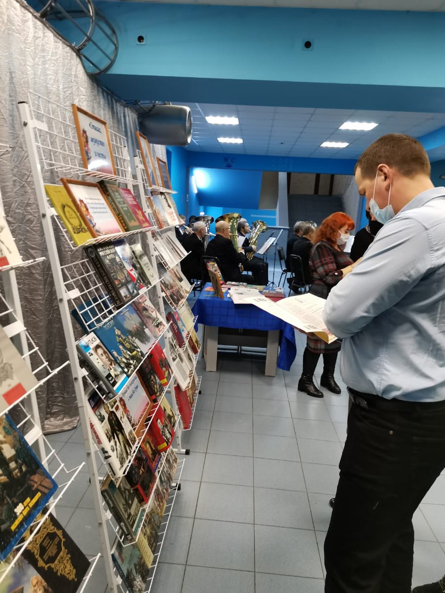 swoya3's tweet photo. В @DkRuslan в честь праздника ко Дню защитника Отечества @swoya3 представила книжные выставки "Пётр I" к 350-летию императора, "Отвага, мужество и честь" о различных родах войск, "Ульяновск-город трудовой доблести" и "Улицы наших героев" #ЦБС https://t.co/gKoU1kPg2x