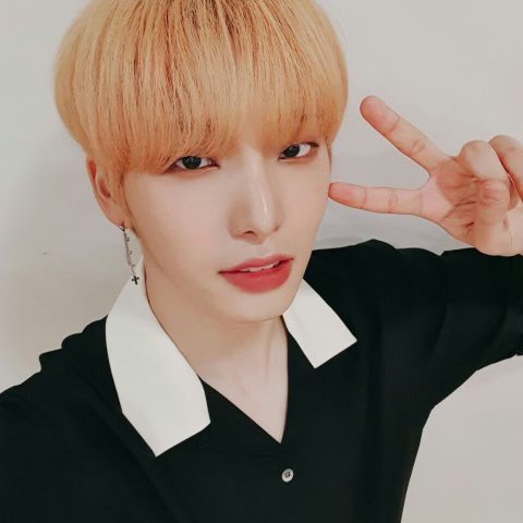 summer82886010's tweet photo. Can’t wait to see you in L.A 💕 @official_ONEUS #ToMoonSelcaDay #TMSD #ONEUS #원어스 #TOMOON https://t.co/grZfrdvn2C