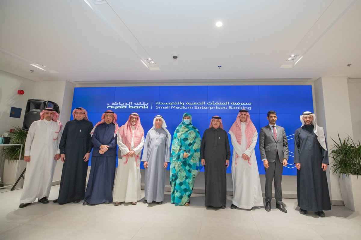 MonshaatSA's tweet photo. معالي وزير التجارة رئيس مجلس إدارة الهيئة العامة للمنشآت الصغيرة والمتوسطة د. ماجد القصبي يدشن مركز المنشآت الصغيرة والمتوسطة التابع لـ #بنك_الرياض؛ بحضور معالي وزيرة التجارة والصناعة التقليدية والسياحة في الجمهورية الإسلامية الموريتانية ومعالي محافظ البنك المركزي ومحافظ #منشآت. https://t.co/K9OhhJ1IJ2