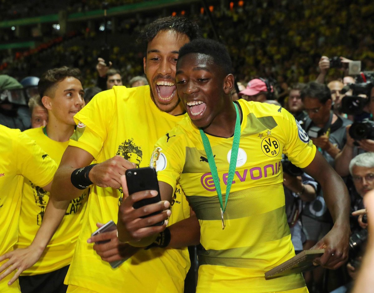 ActuFoot_'s tweet image. Aubameyang sur Ousmane Dembélé : 

« C'est spécial de rejouer avec lui parce qu'on a passé une saison magnifique à Dortmund. C'est un joueur incroyable. Je suis très heureux qu'il soit là et quand je suis arrivé, je lui au dit : 'Tu dois rester, mon gars'. »

(@mundodeportivo)