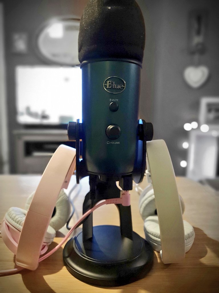 BoyzoneM's tweet image. Recording is now in progress for our latest Boyzone podcast, 'Roadtrips and Headbands'! 🙂 🎧🎙#comingsoon #boyzonem #boyzone #boyzonethankyouforthememories #boyzonepodcast #roadtripsandheadbands