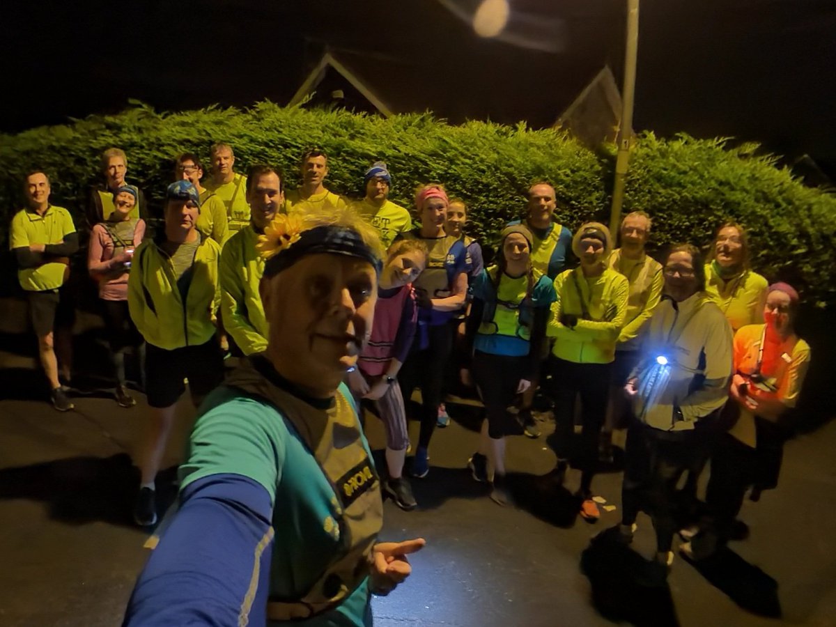 Tim_Maycock's tweet photo. Monday night speed session with @Pock_Runners. 3 locations, 3 laps, 3 times the fun and 4 more π» miles for @hospiceuk #1000milesofsunflowers #running #ukrunchat #therunningcommunity #run https://t.co/MGv5zWaZrj