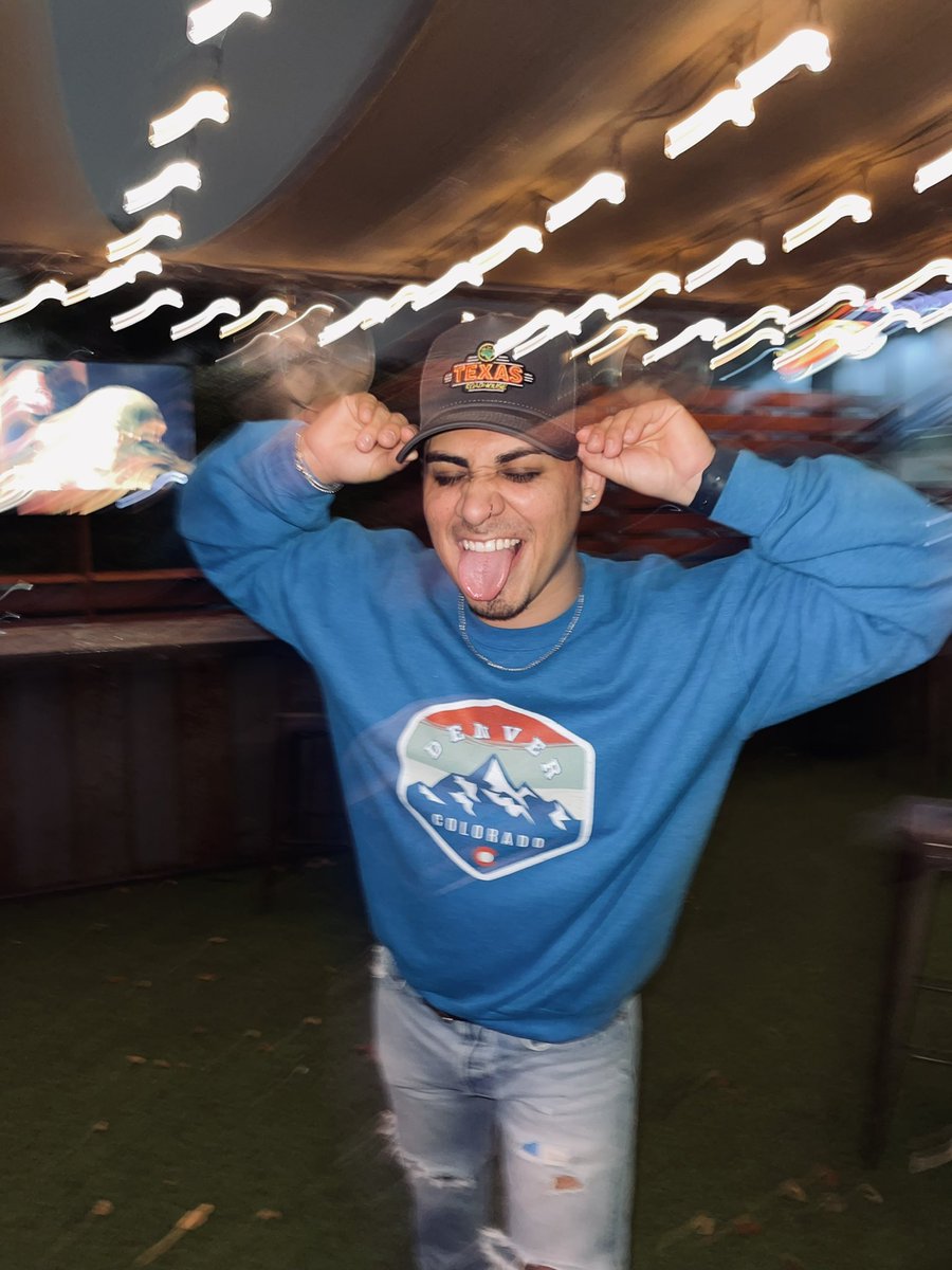 deyonce27's tweet photo. Blurred perfection https://t.co/QKzwDXgrC7