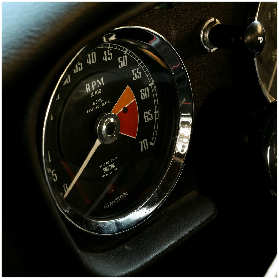 It’s the little details that often make a car something special, and classic cars in particular seem to have these details everywhere. Even the budget friendly #mgbgt 🇬🇧 
. .
#classicsportscar #driveclassics #southerncalifornia
———————
📸 by <a href="/j/">j</a>.ferraricare